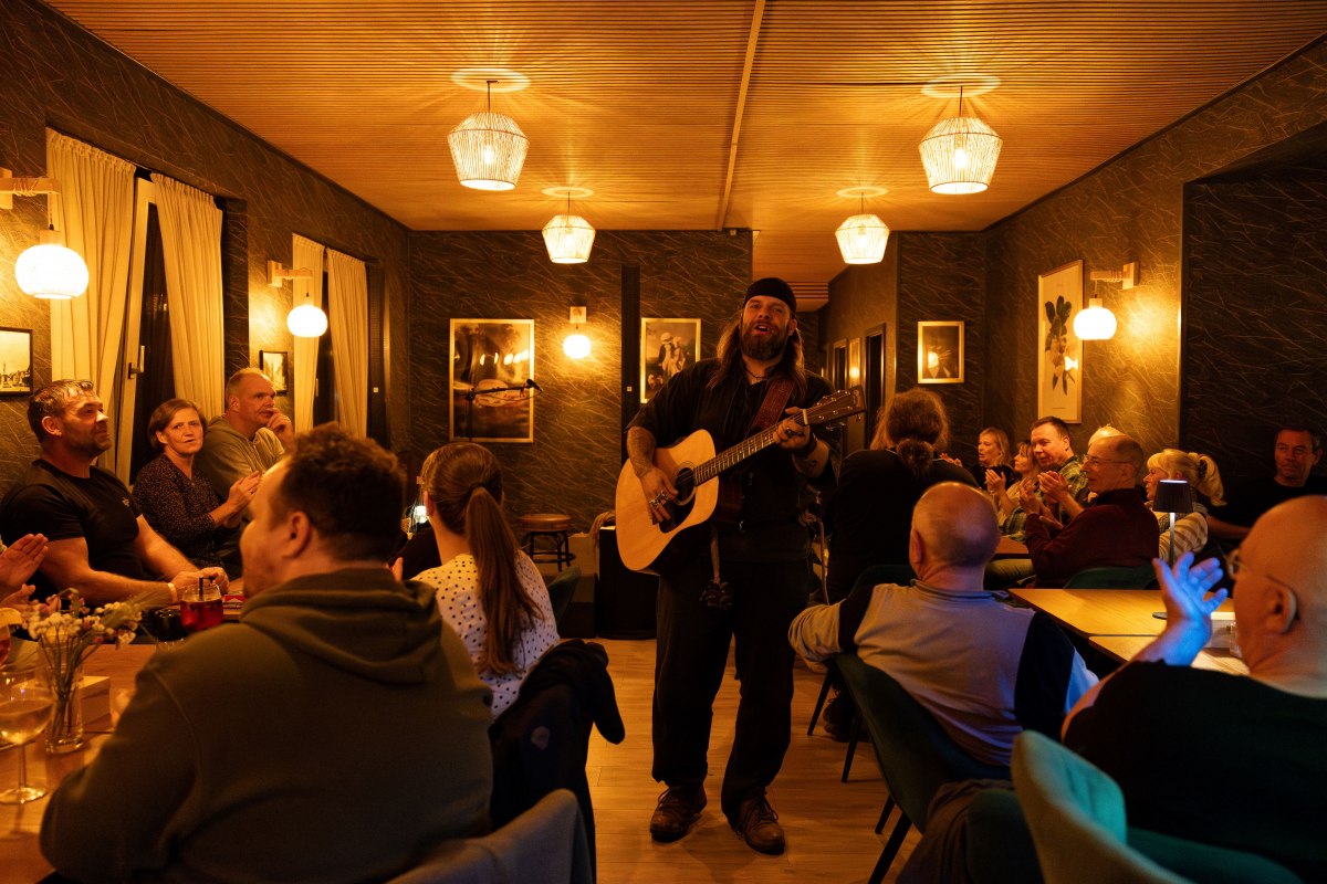 &copy; Arndt Gl&auml;ser