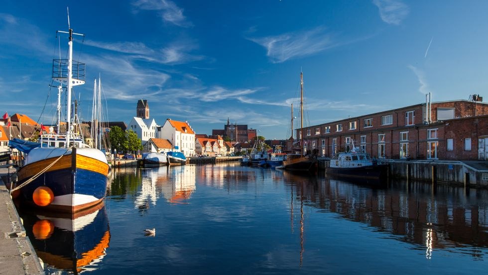 Een hoogtepunt van de Hanzestad - de oude haven van Wismar // © TZ Wismar, Alexander Rudolph Een hoogtepunt van de Hanzestad - de oude haven van Wismar // © TZ Wismar, Alexander Rudolph