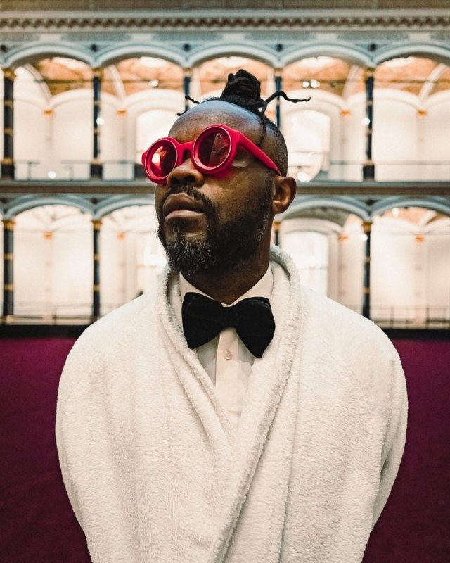 Band // &copy; Batila