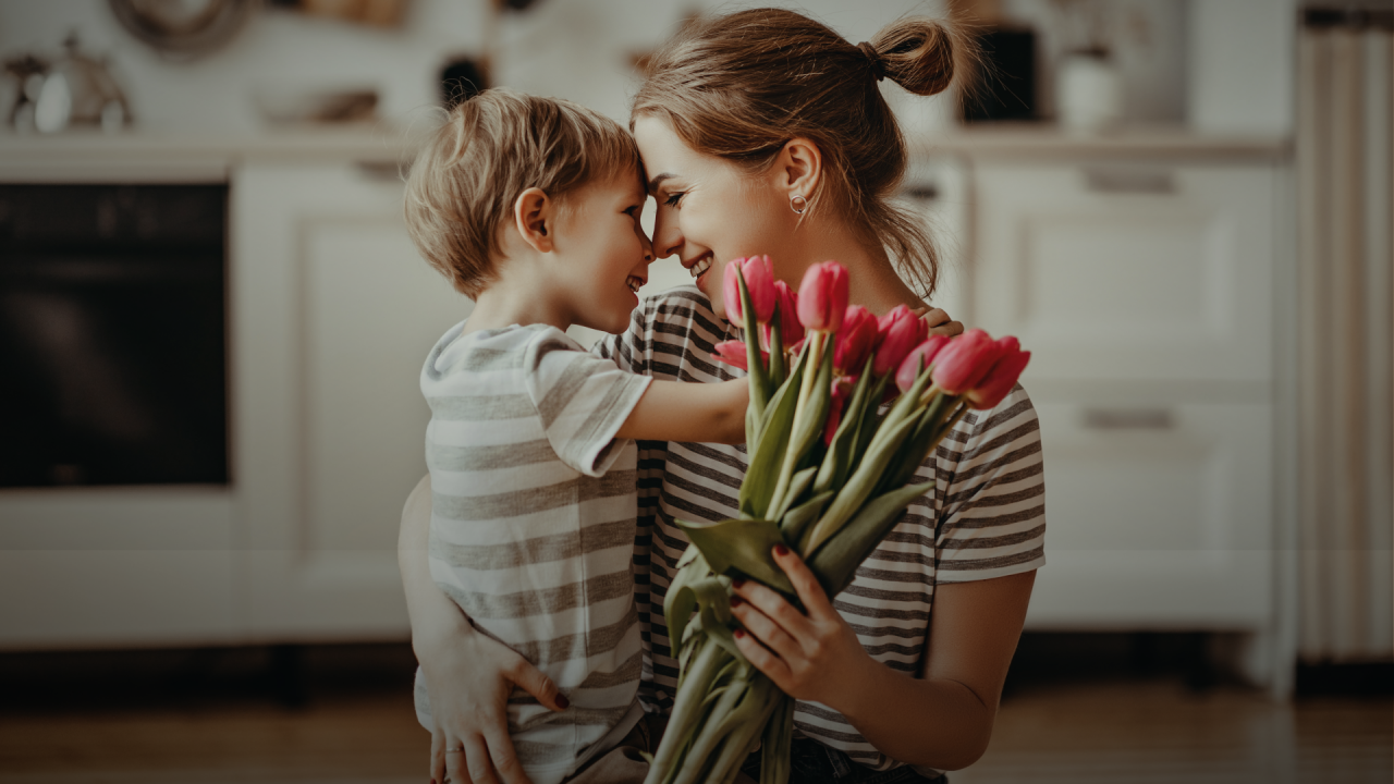 Muttertagsbrunch // &copy; Adobe Stock