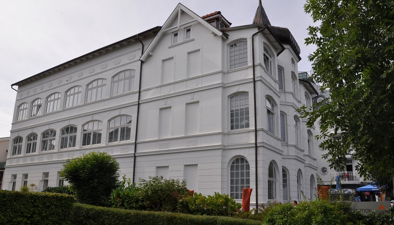 Direkt an der Promenade: Strandhotel Binz, © TMV Direkt an der Promenade: Strandhotel Binz, © TMV