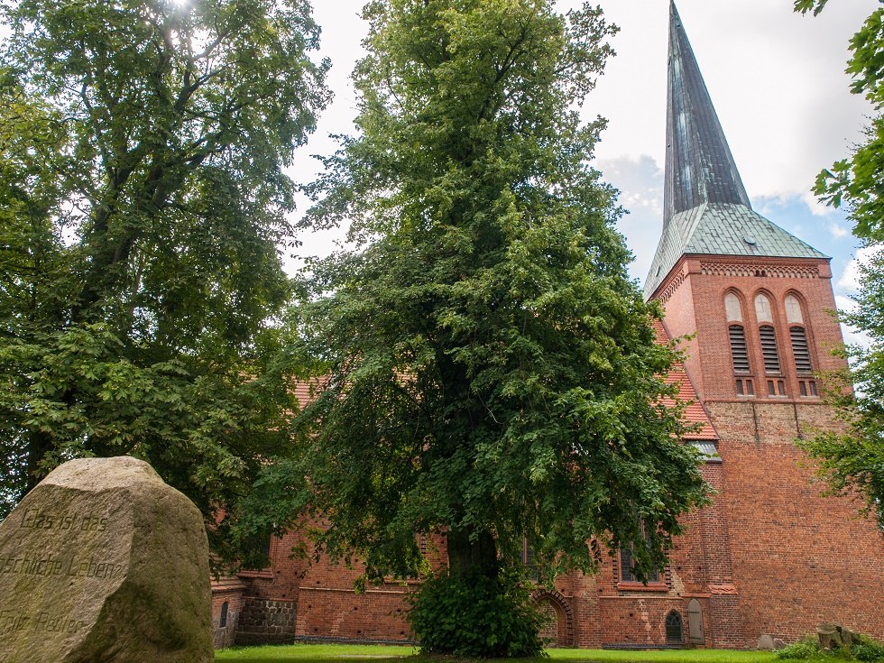Kirche seitlich von der Nordseite // &copy; Frank Burger