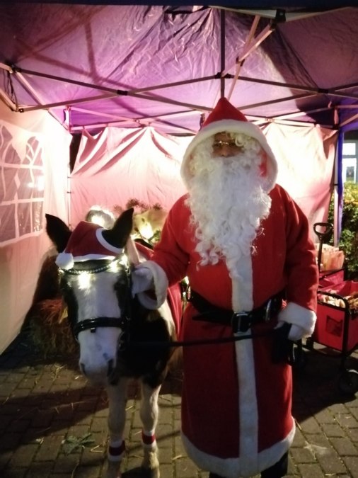 Weihnachtsmann mit Weihnachtspony, © TDG Rechlin mbH Weihnachtsmann mit Weihnachtspony, © TDG Rechlin mbH