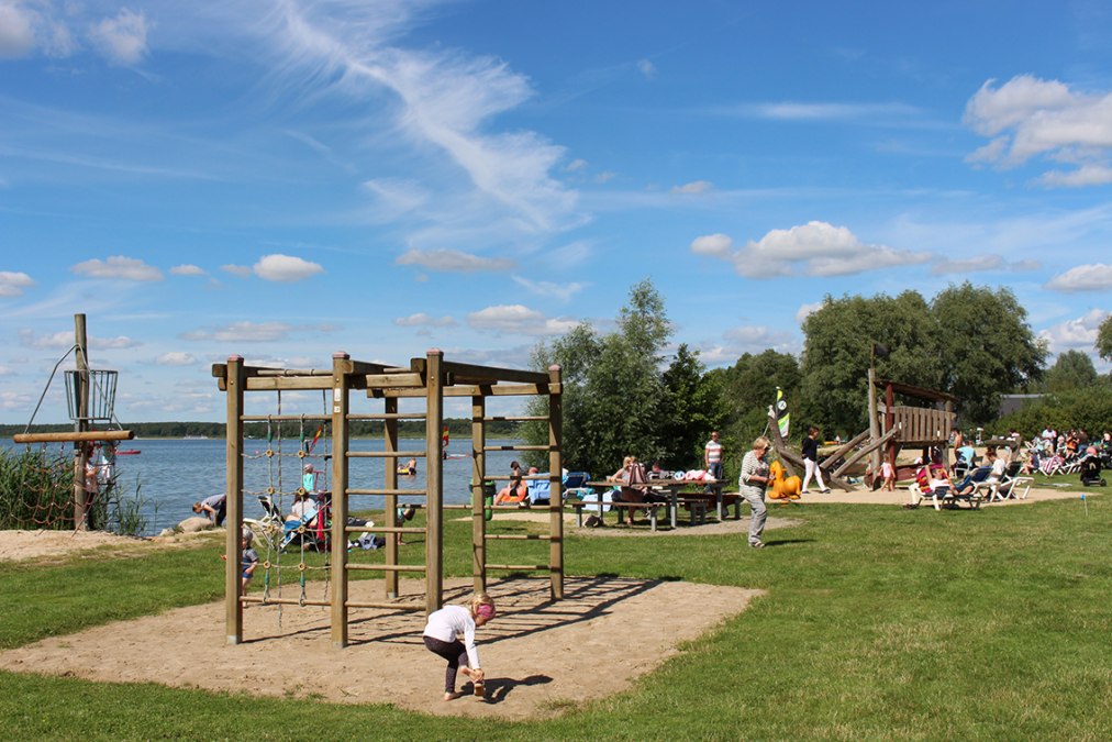 Kleiner Spielplatz in Untergoehren / Strandwiese / Badestelle, &copy; Kur- und Tourismus GmbH G&ouml;hren-Lebbin