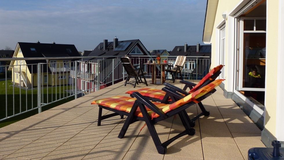 Große Sonnenterrasse, Parkstraße 32, FeWo 8 in Börgerende // © David-Touristik Große Sonnenterrasse, Parkstraße 32, FeWo 8 in Börgerende // © David-Touristik