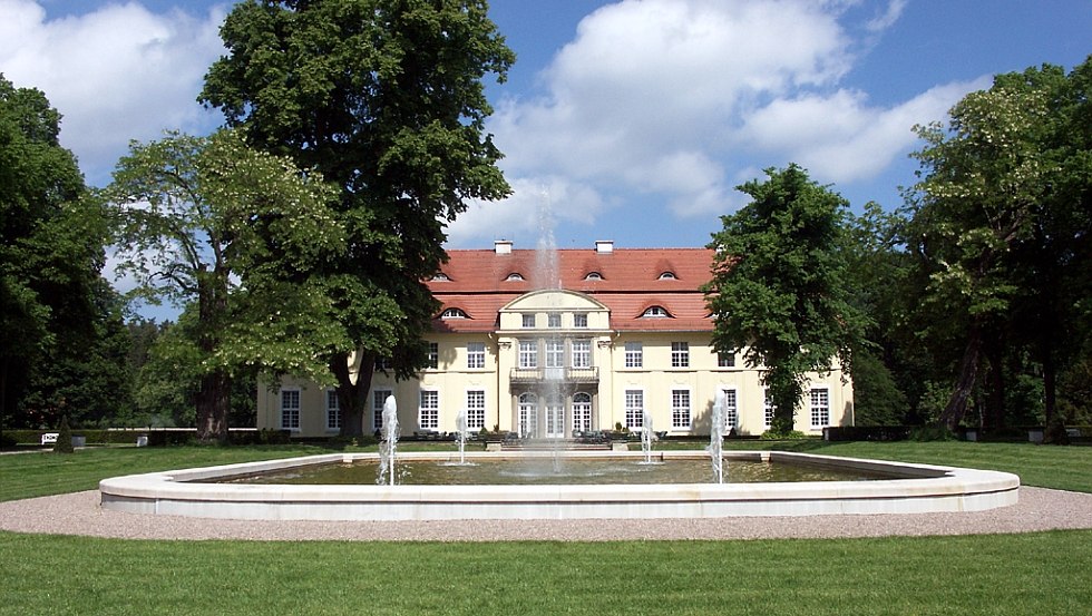 Schloss Hasenwinkel umgeben von Wasserspielen und historischem Schlosspark, © Schloss Hasenwinkel Schloss Hasenwinkel umgeben von Wasserspielen und historischem Schlosspark, © Schloss Hasenwinkel
