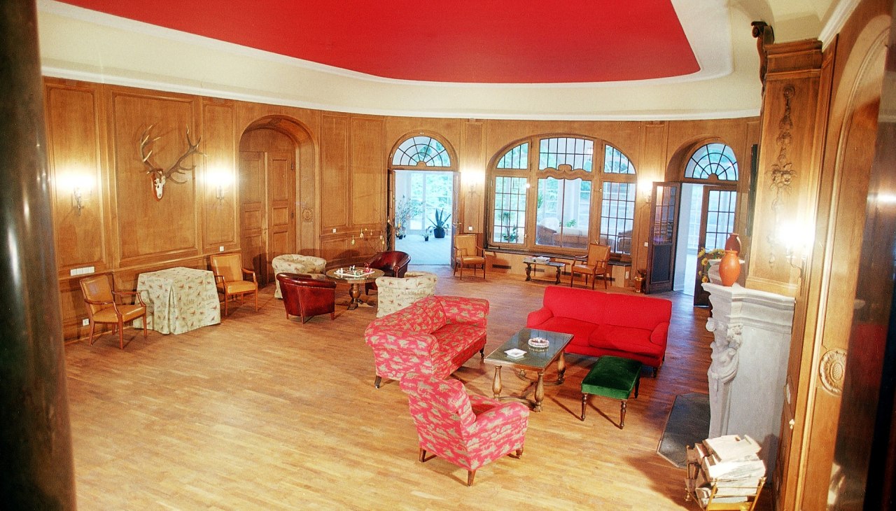 Großzügige Halle mit Kamin, © Jagdschloss Bellin Großzügige Halle mit Kamin, © Jagdschloss Bellin