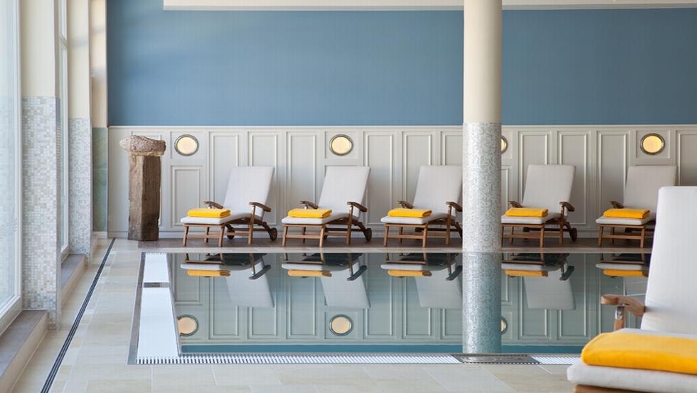 Vitaliteitszwembad in de BALTIC SEA GRAND SPA Usedom // © Steigenberger Heringsdorf Vitaliteitszwembad in de BALTIC SEA GRAND SPA Usedom // © Steigenberger Heringsdorf