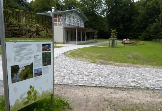 Au&szlig;enansicht des UNESCO-Welterbeforum in Sassnitz // &copy; Gesine H&auml;fner / Nationalpark-Zentrum K&Ouml;NIGSSTUHL