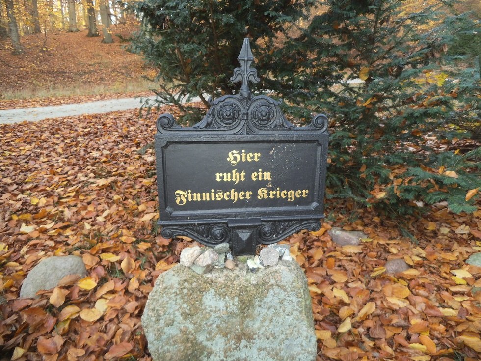 Grabmahl des Finnischen Kriegers in der Granitz // &copy; Tourismuszentrale R&uuml;gen