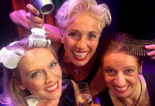 Eine Comedy-Revue voll energiegeladener Musik und schriller Wortwechsel. Ein Frauentrio zum Verlieben. Miau!, &copy; Marion Scholz