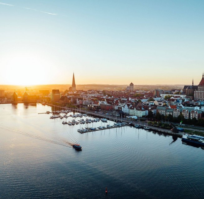 Sonnenaufgang im Rostocker Stadthafen // © MV-T/Gänsicke Sonnenaufgang im Rostocker Stadthafen // © MV-T/Gänsicke