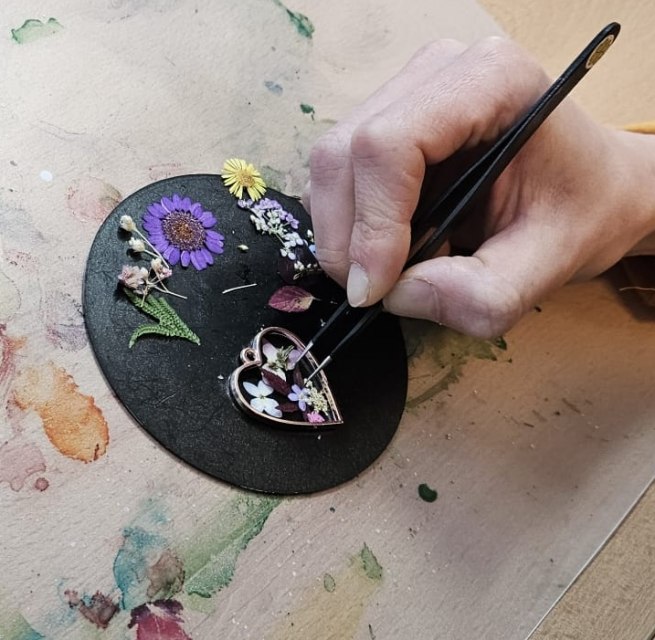 Maak je eigen, unieke bloemenversiering. // © Sandra Gockel Maak je eigen, unieke bloemenversiering. // © Sandra Gockel