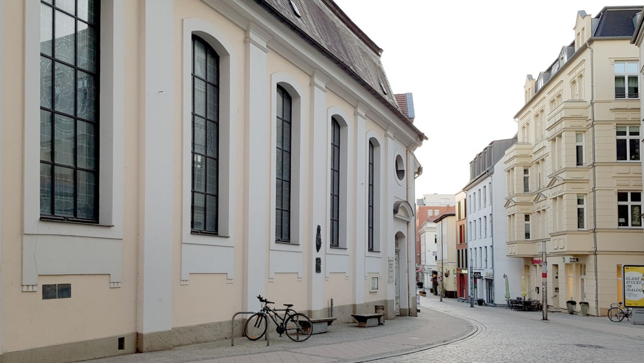Die Fassade von St. Anna in Schwerin von der Schlossstraße gesehen. // © Tourismusverband Mecklenburg-Schwerin Die Fassade von St. Anna in Schwerin von der Schlossstraße gesehen. // © Tourismusverband Mecklenburg-Schwerin