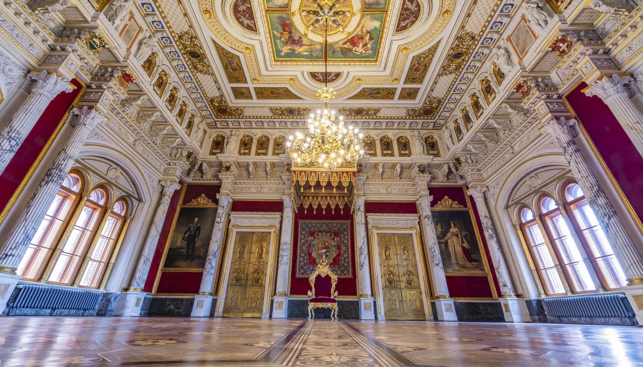 Thronsaal im Schloss Schwerin, © SSGK MV / Timm Allrich