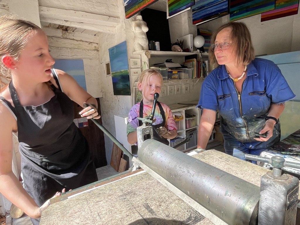 Jeder druckt sechs eigene Grafiken in unterschiedlicher Farbigkeit // &copy; Ute Laux