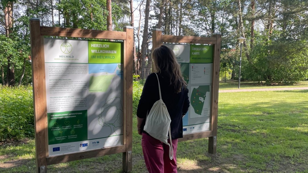 Tafeln quer, © Waren (Müritz) Kur- und Tourismus GmbH Tafeln quer, © Waren (Müritz) Kur- und Tourismus GmbH