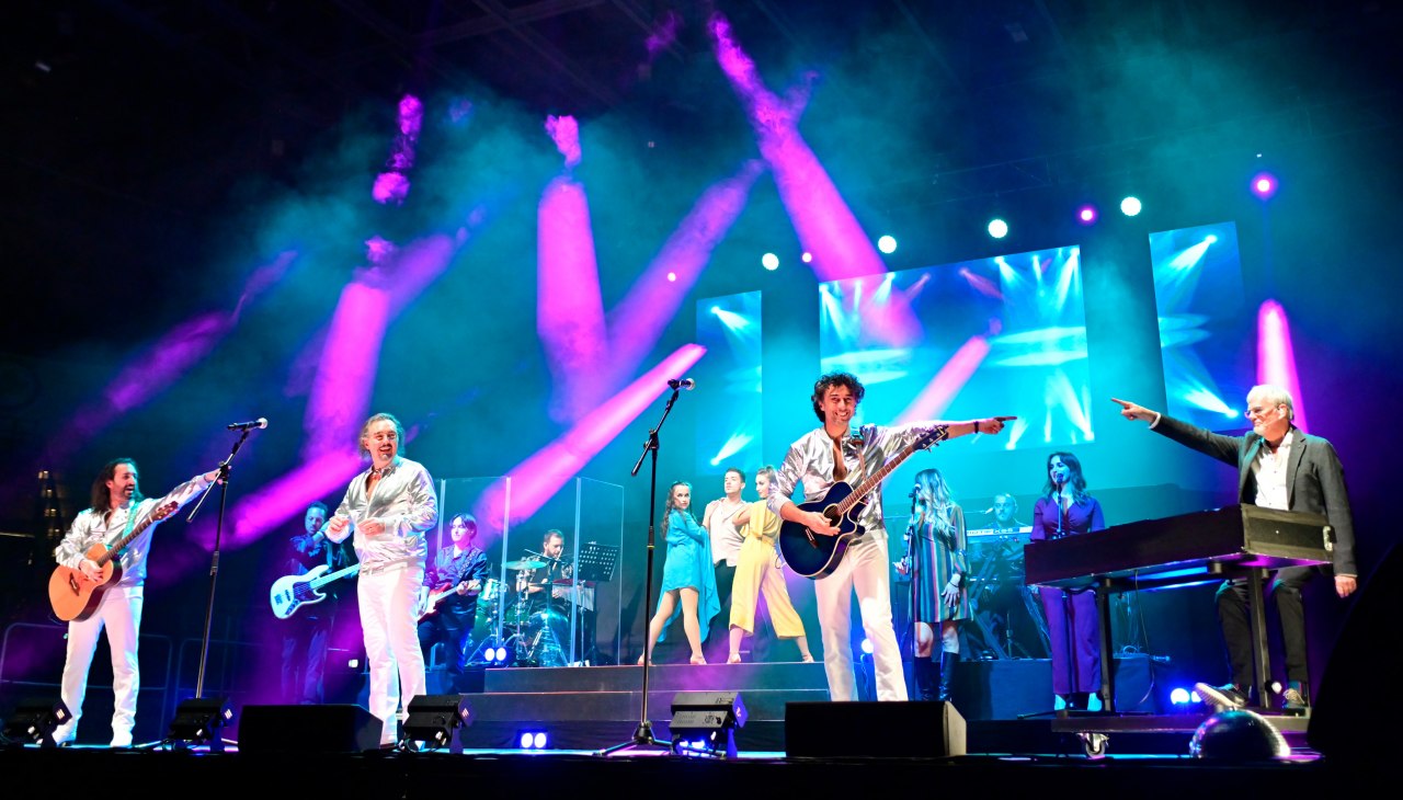 Massachusetts, © GABRIEL MUSIC PRODUCTIONS Massachusetts, © GABRIEL MUSIC PRODUCTIONS