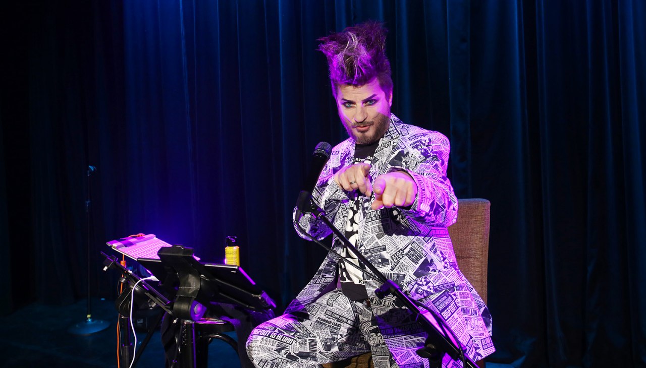 Kay Ray auf der B&uuml;hne - scharfz&uuml;ngig und Bunt bricht er alle Tabus, &copy; Foto: C. Behrens