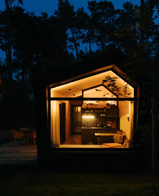 Cabin 28 bei Nacht // &copy; Cabin28