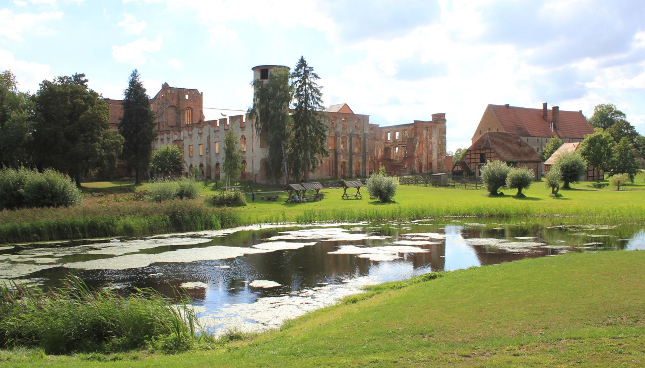 Poggenteich in der Kloster- und Schlossanlage, © Stadt Dargun Poggenteich in der Kloster- und Schlossanlage, © Stadt Dargun
