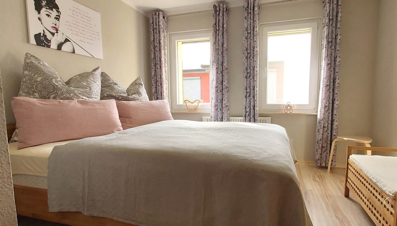 Schlafzimmer, © Janet Heuer Schlafzimmer, © Janet Heuer