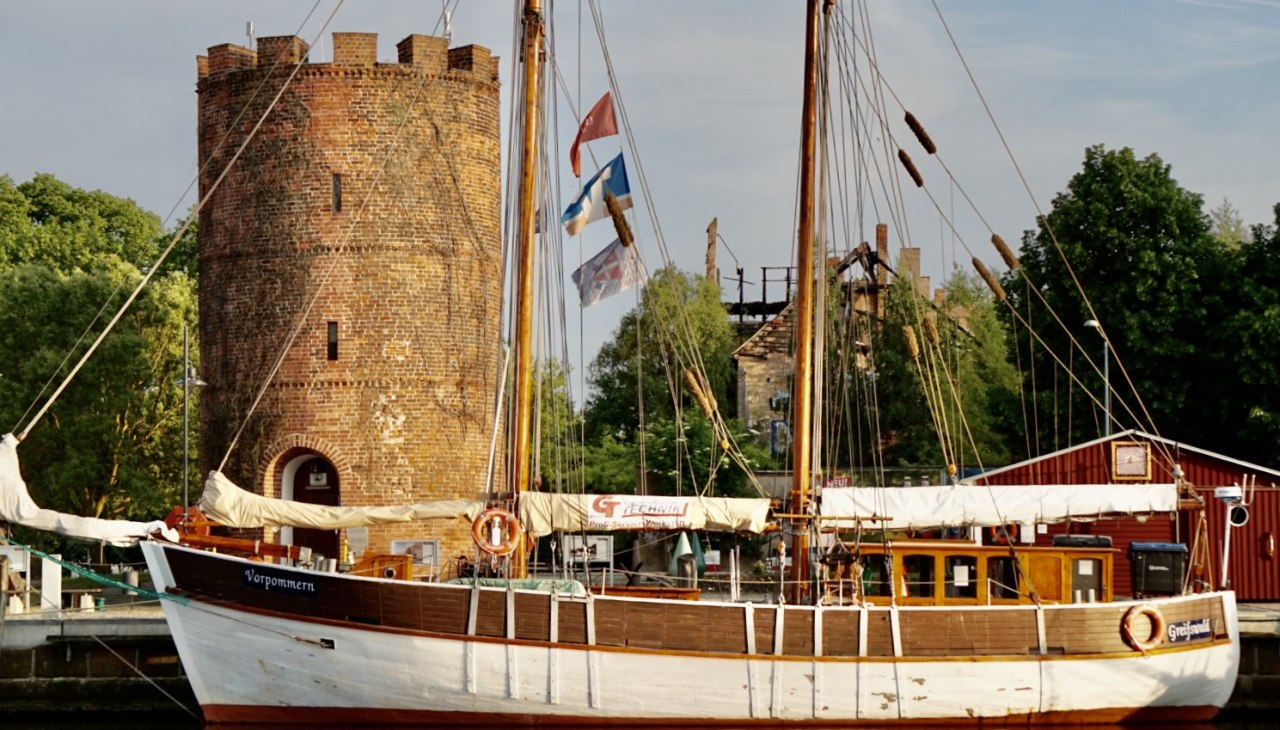 "Vorpommern" vor dem Fangenturm in Greifswald, © GMG/GUdrun Krüger "Vorpommern" vor dem Fangenturm in Greifswald, © GMG/GUdrun Krüger