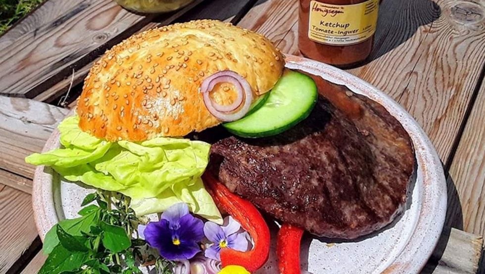 Huisgemaakte rundvleesburger // &copy; Rico Stoltenfeld