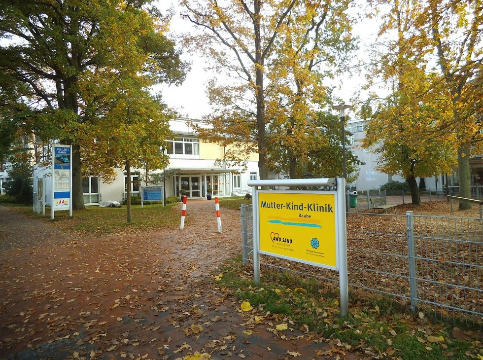 Mutter-Kind-Klinik Baabe - Außenansicht im Herbst -, © Tourismuszentrale Rügen Mutter-Kind-Klinik Baabe - Außenansicht im Herbst -, © Tourismuszentrale Rügen