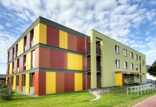 Bunt, modern, mit besonderem Pfiff – das Haus 54! // © Kur- und Tourismus GmbH Zingst/Haike Strate Bunt, modern, mit besonderem Pfiff – das Haus 54! // © Kur- und Tourismus GmbH Zingst/Haike Strate