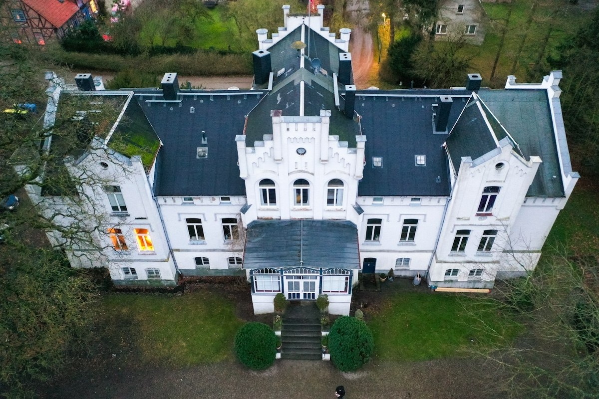 Schloss Kaeselow aus der Luft // © vollvincent Schloss Kaeselow aus der Luft // © vollvincent