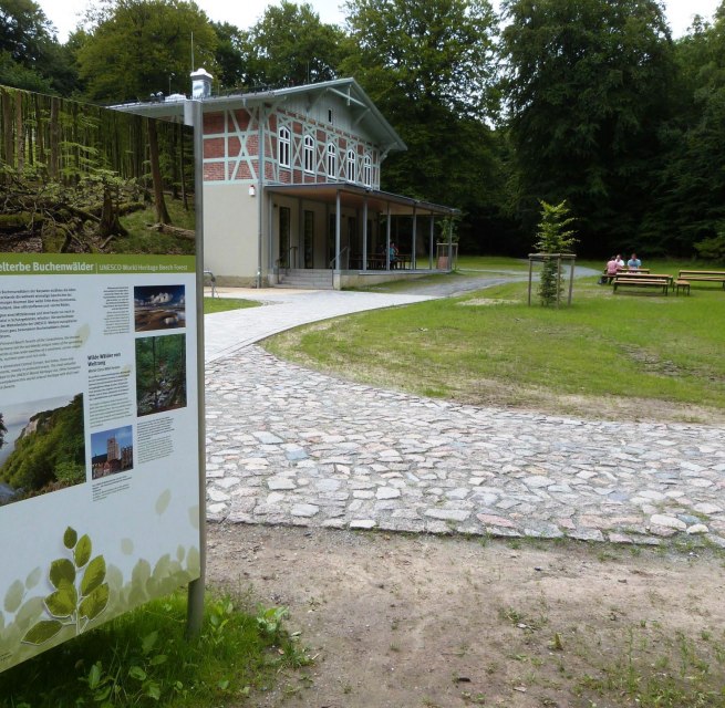 Au&szlig;enansicht des UNESCO-Welterbeforum in Sassnitz // &copy; Gesine H&auml;fner / Nationalpark-Zentrum K&Ouml;NIGSSTUHL