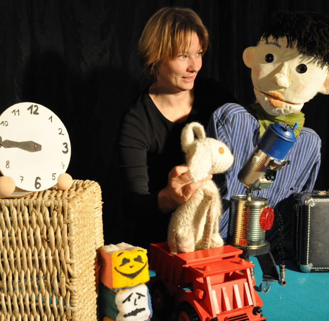 Arthur und sein Kuschelhase // &copy; Theater Randfigur