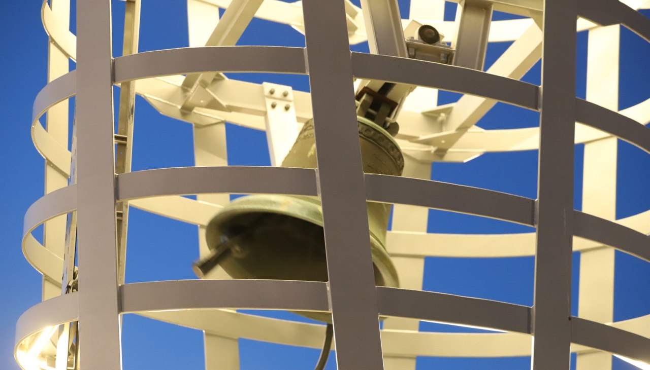 Die Glocken der versunkenen Stadt Vineta erklingen, &copy; Henry B&ouml;hm - Glocken Koserow Seebr&uuml;cke.jpg