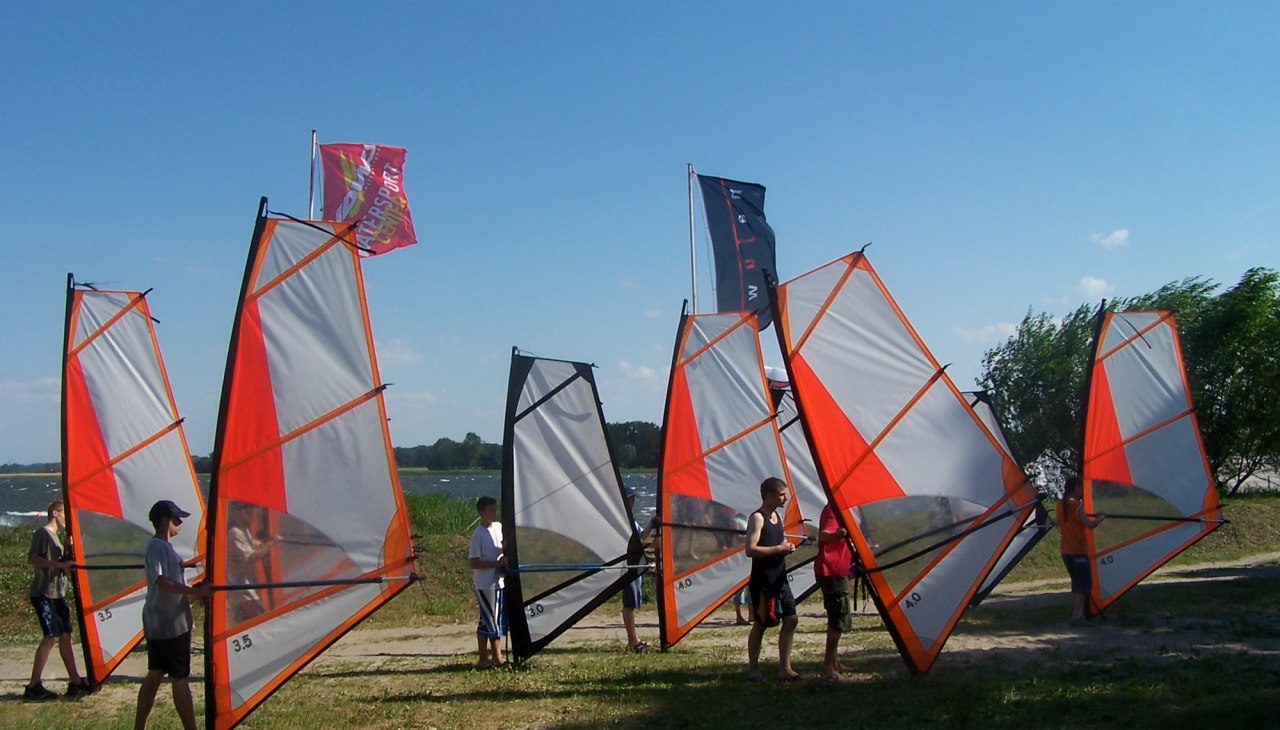 Mit Trockenübungen vorbereiten auf die Segelstunde, © Segelschule Greifswald Dieter Knopp Mit Trockenübungen vorbereiten auf die Segelstunde, © Segelschule Greifswald Dieter Knopp
