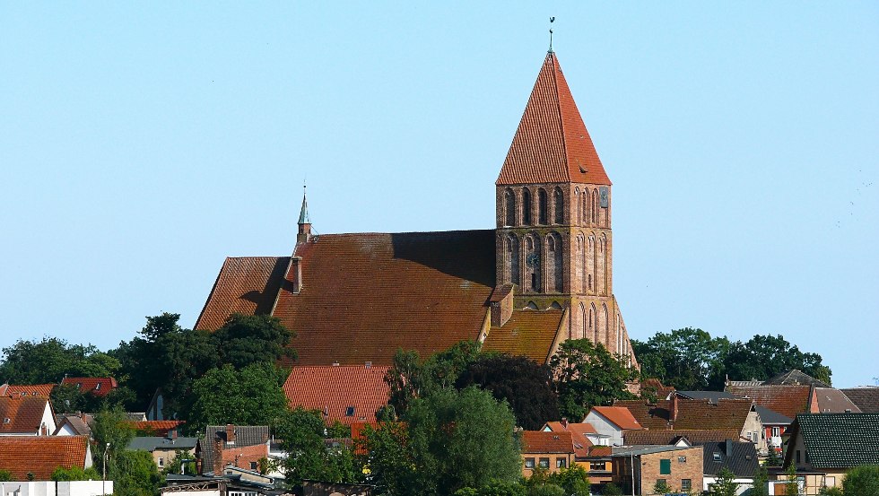 Die stattliche Marienkirche bildet den Mittelpunkt der Stadt Grimmen, © Ingo Belka