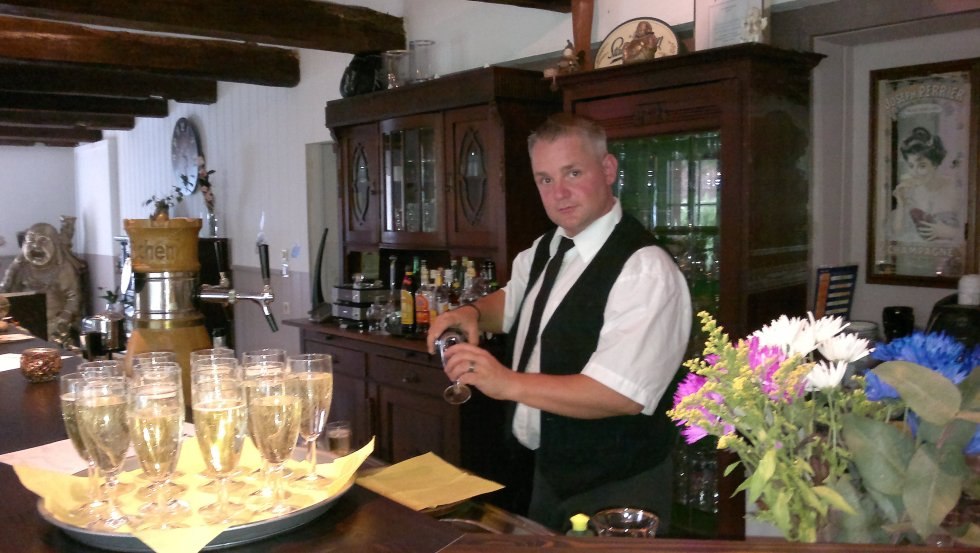 Wij heten u van harte welkom in onze herberg "Zum F&auml;&szlig;chen" aan de rand van de Lewitz // &copy; Gasthof & Pension "Zum F&auml;&szlig;chen" / Wilken