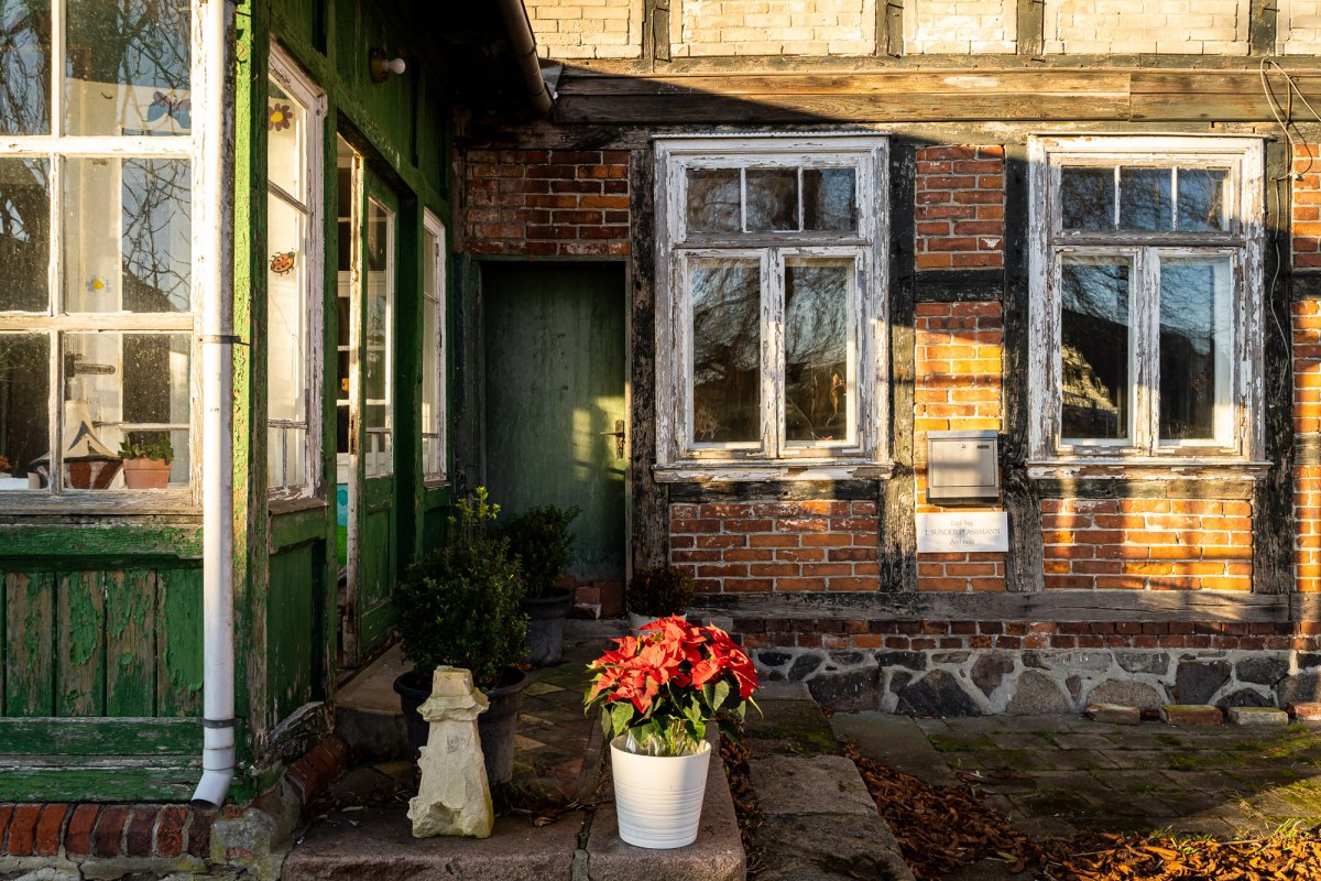 Front und Eingang zum Gutshaus Boitin // © DOMUSimages Front und Eingang zum Gutshaus Boitin // © DOMUSimages
