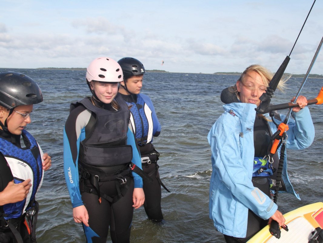 Yousurf kampen voor kinderen en tieners tijdens de zomervakantie // © Kitesurfschule Pepelow Yousurf kampen voor kinderen en tieners tijdens de zomervakantie // © Kitesurfschule Pepelow