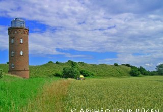 Direkt an der Steilk&uuml;ste liegen die &Uuml;berreste der ehemaligen Jaromarsburg. // &copy; Arch&auml;o Tour R&uuml;gen
