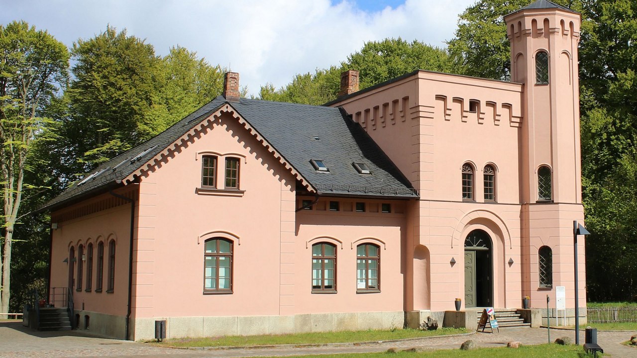 Buitenaanzicht van het Granitzhaus // © Bildarchiv Biosphärenreservatsamt-Südost-Rügen Buitenaanzicht van het Granitzhaus // © Bildarchiv Biosphärenreservatsamt-Südost-Rügen
