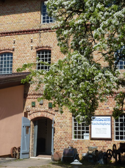 kacheltoepferei-eingang, &copy; HdG