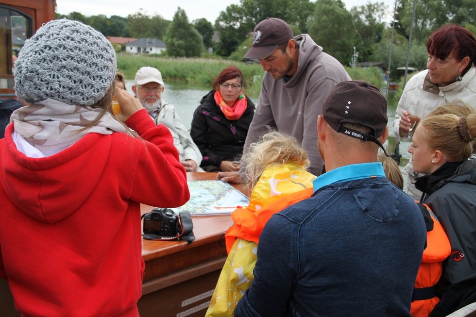 Kartenrunde // &copy; Weisse D&uuml;ne Segeltouren
