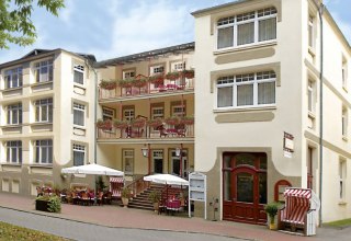 Au&szlig;enansicht StrandHotel Graal-M&uuml;ritz // &copy; StrandHotel Graal-M&uuml;ritz