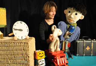 Arthur und sein Kuschelhase // © Theater Randfigur Arthur und sein Kuschelhase // © Theater Randfigur