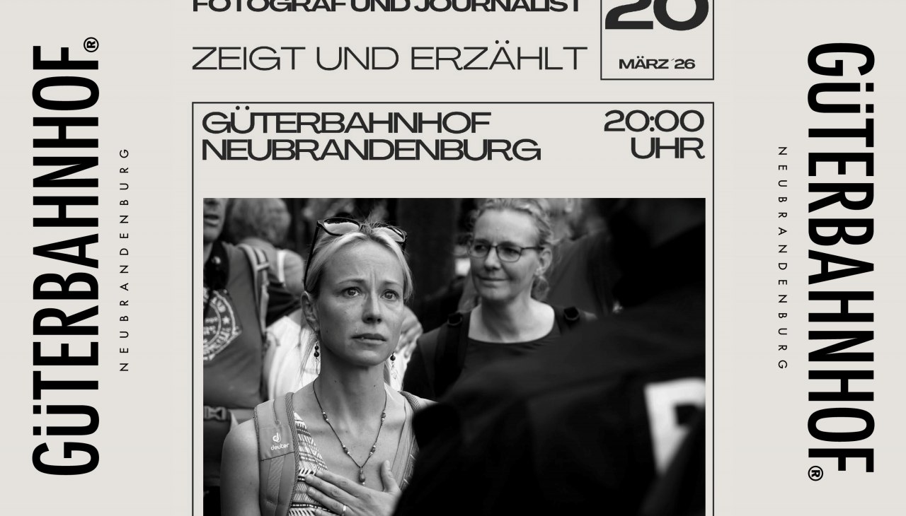 Henkelmann_zeigt_&_erz&auml;hlt, &copy; G&Uuml;TERBAHNHOF Neubrandenburg