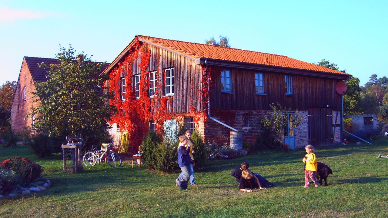 Hausansicht im Herbst // &copy; v. Kessel