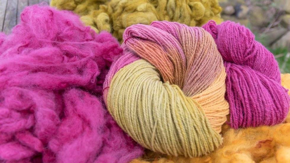 Leineschaf, handgesponnen und naturgefärbt, © Andrea Eisenbarth