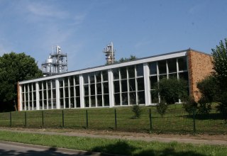 Außenansicht der Schwimmhalle, © Sabrina Wittkopf-Schade Außenansicht der Schwimmhalle, © Sabrina Wittkopf-Schade