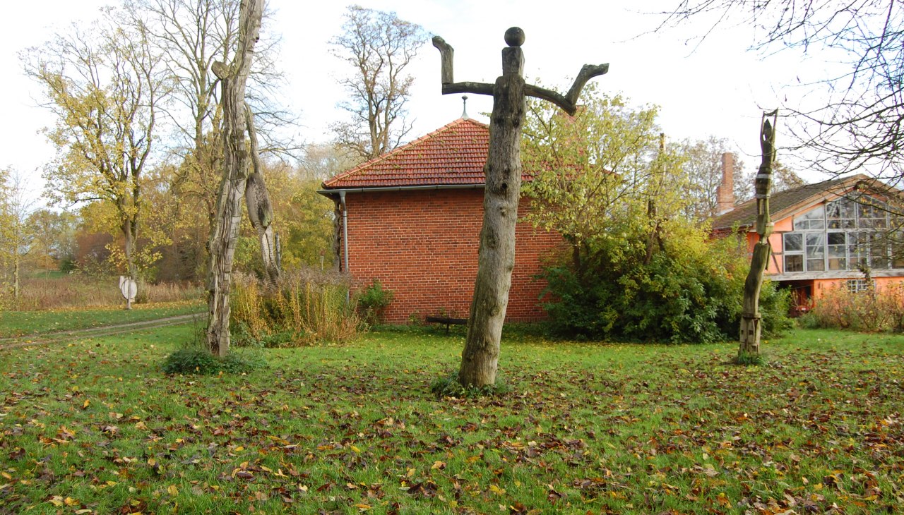 Rhythmusreich: Skulpturenkunst auf dem Gel&auml;nde der alten Wasserm&uuml;hle M&uuml;ggenwalde, &copy; Rhythmusreich / Thomas Reich